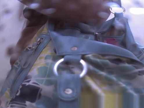 Грабитель трахнул молодую хозяйку секс