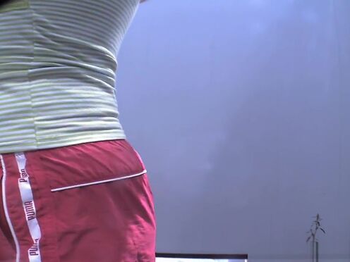 Порноблогер на нудистском пляже подсматривает порно