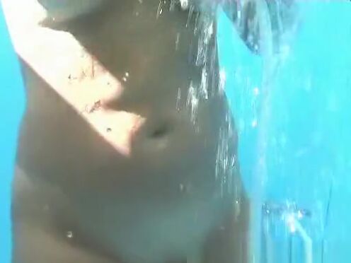 Очень молоденькая тайка любит секса