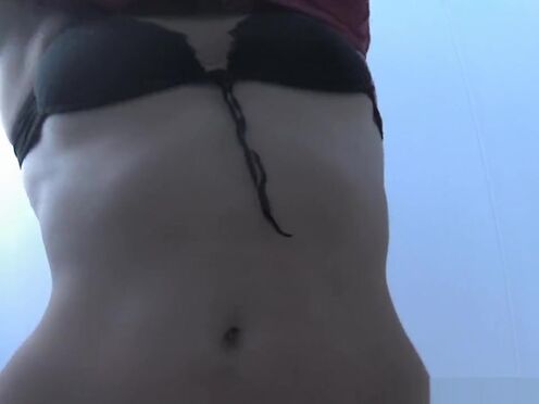 Русскую бабу одновременно трахают трое