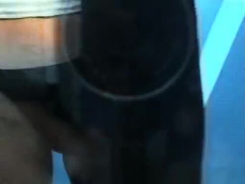 Фигуристые дамы снимают молодых для секса