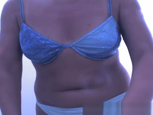 Девушки готовят члены мужчин к порно съемкам