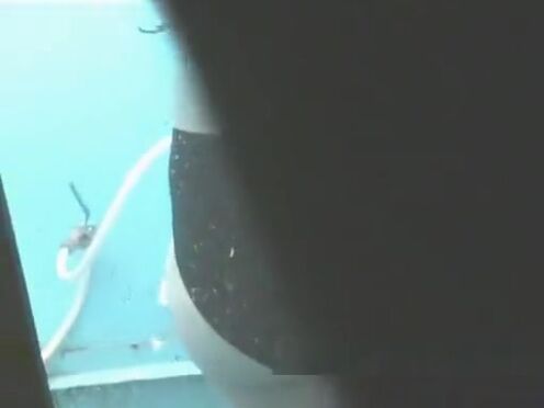 Порно выебал сестру перед спящими родителями