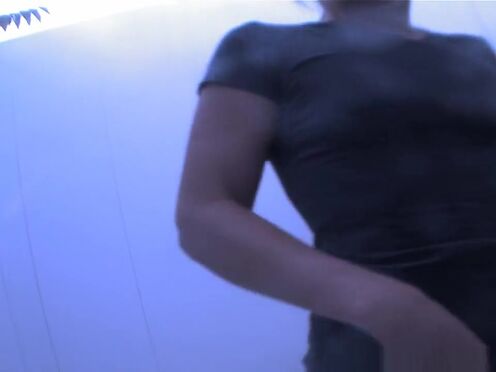 Таксист уломал клиентку на секс