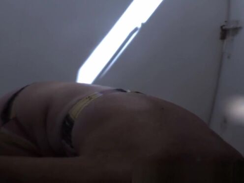 Порно русское сестра лежит на животе