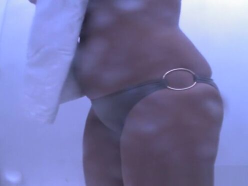 Смотреть видео трахает девочку в подъезде