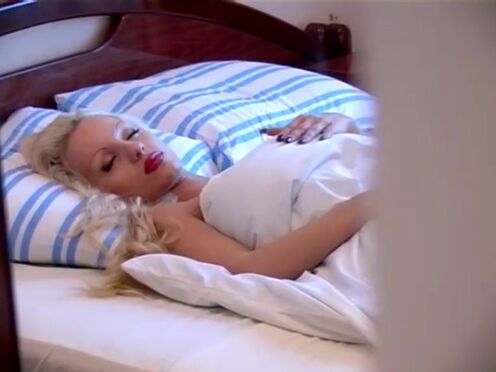 Два массажиста трахают клиента