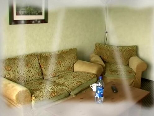 Секс сломали стену и получился тройничок