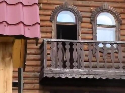 Смотреть порно залез под стол внучке