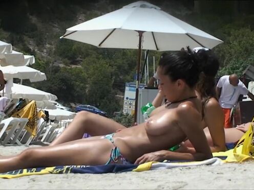 Ебет через трусы домашнее порно