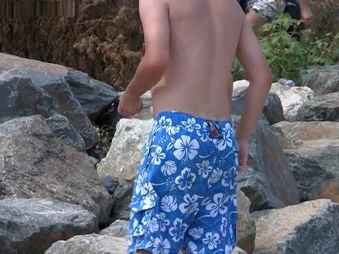 Стрингах раком порно лифчик