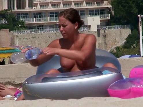 Порно взял силой зрелую мать