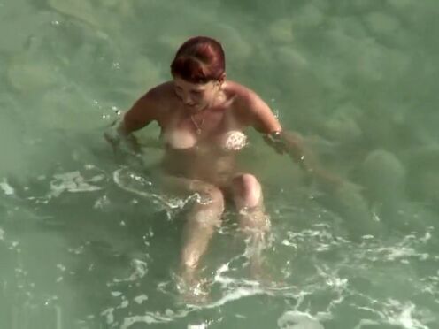 Порно девка балуется с дилдо и кончает