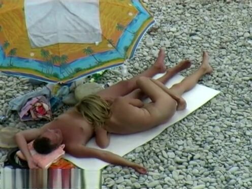 Порно геи двое ебут одного мужчину