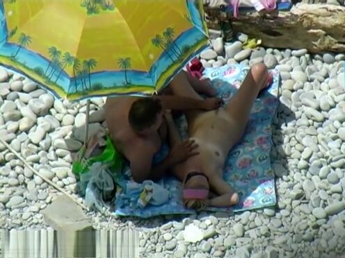 Порно где мужик ебет курицу