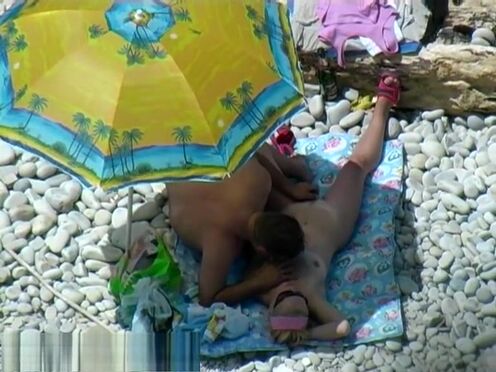 Порно где мужик ебет бабу сверху