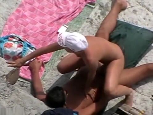 Смотреть порно жесткий секс в презервативе групповое