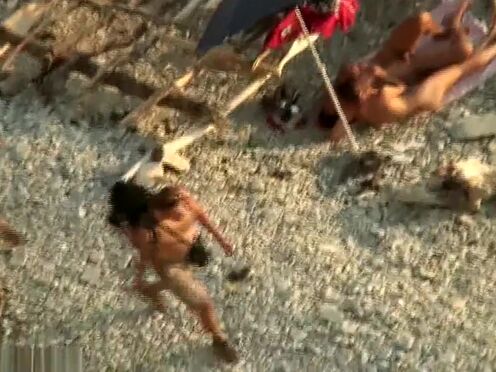 Порно засунул спящей зрелой писю в рот