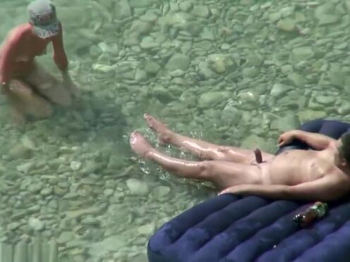 Порно засовуют в анал разные предметы жесть