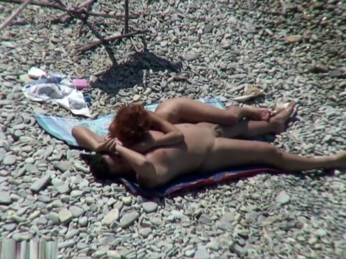 Снял с телочки белье и трахнул порно