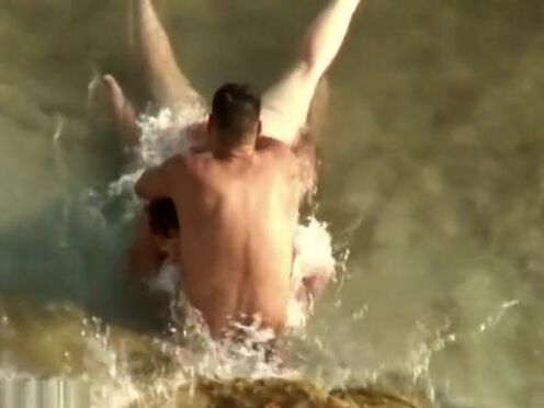 Порно ебут в рот вверх ногами