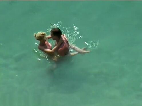 Русские нежные лесбиянки сплелись в сексе