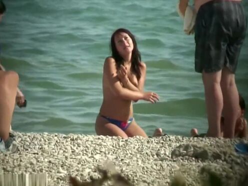 Секс трахнул красивую возбужденную девушку в стрингах