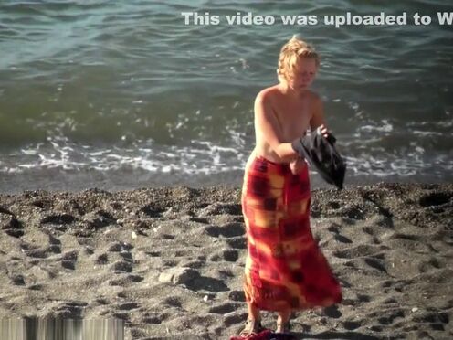 Слизывает сперму с унитаза порно