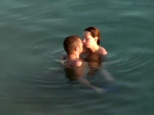 Смотреть порно мужчина ласкает пальцами клитор