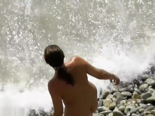 Порно смотреть бесплатно челенодевушки отсасывают у себя