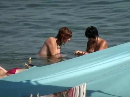 Смотреть порно бомж обоссал девушку