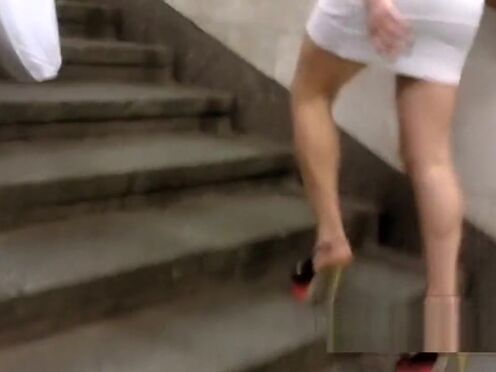 Миниатюрная девочка захотела секса