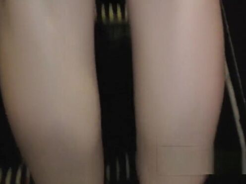 Секс с миниатюрной тинкой перед камерой