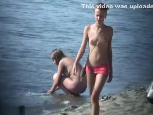 Порно видео поиграл в секс на столе