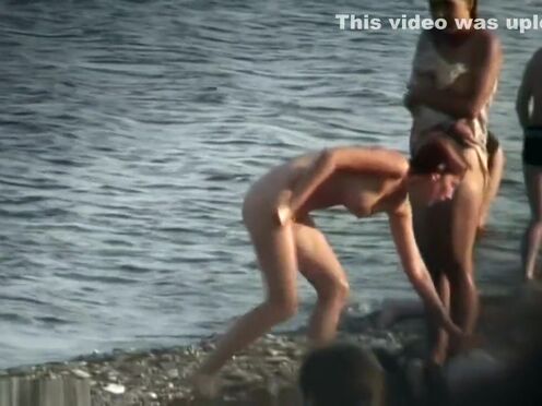 Порно видео подсматривают за женскими писями