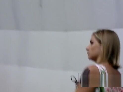 Секс с родной племяннице с разговорами ванне