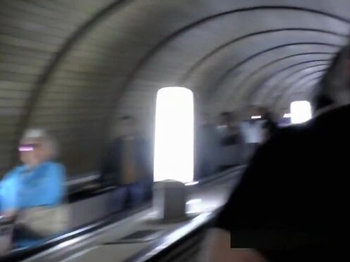 Анальный секс длинными предметами с переводом