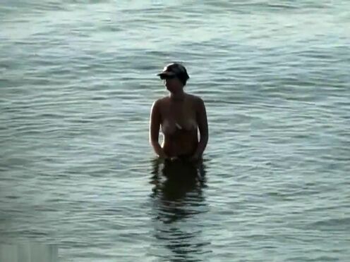 Порно видео зрелая дама показывает тело подростку