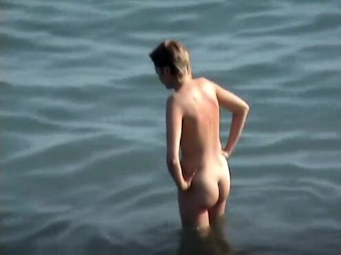 Порно видео ебет хозяйку квартиры