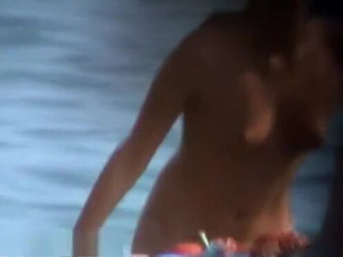 Порно видео девушка торчит попой из стены