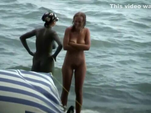 Порно видео гинеколог трахает пальцами в жопу