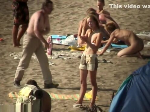 Порно в обтягивающих джинсовых шортах через шорты