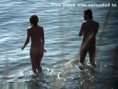 Порно в костюме черного кролика