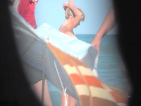 Порно бесплатно выпирает живот от дилдо