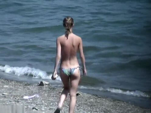 Порно бабы отбивают яйца парней