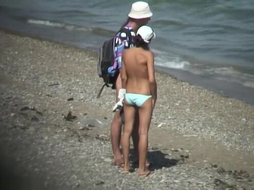 Порно азиатки жестоко трахает раком на столе