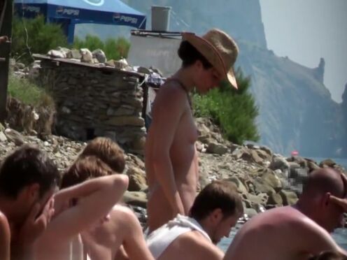 Огромный петух доводит до слез порно