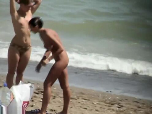 Новое порно глотает сперму в общественном месте