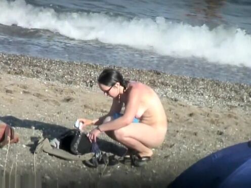 Неугомонный отец трахает целый день порно