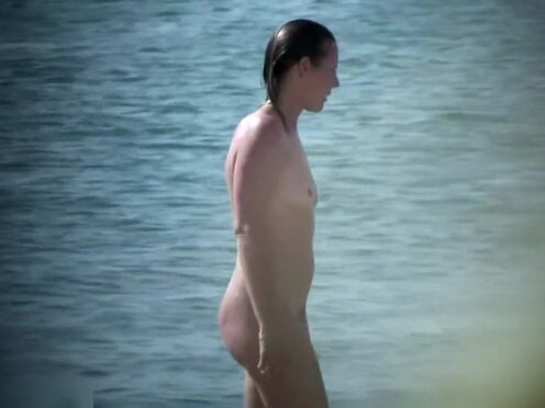 Мать глубоко берет член в рот порно